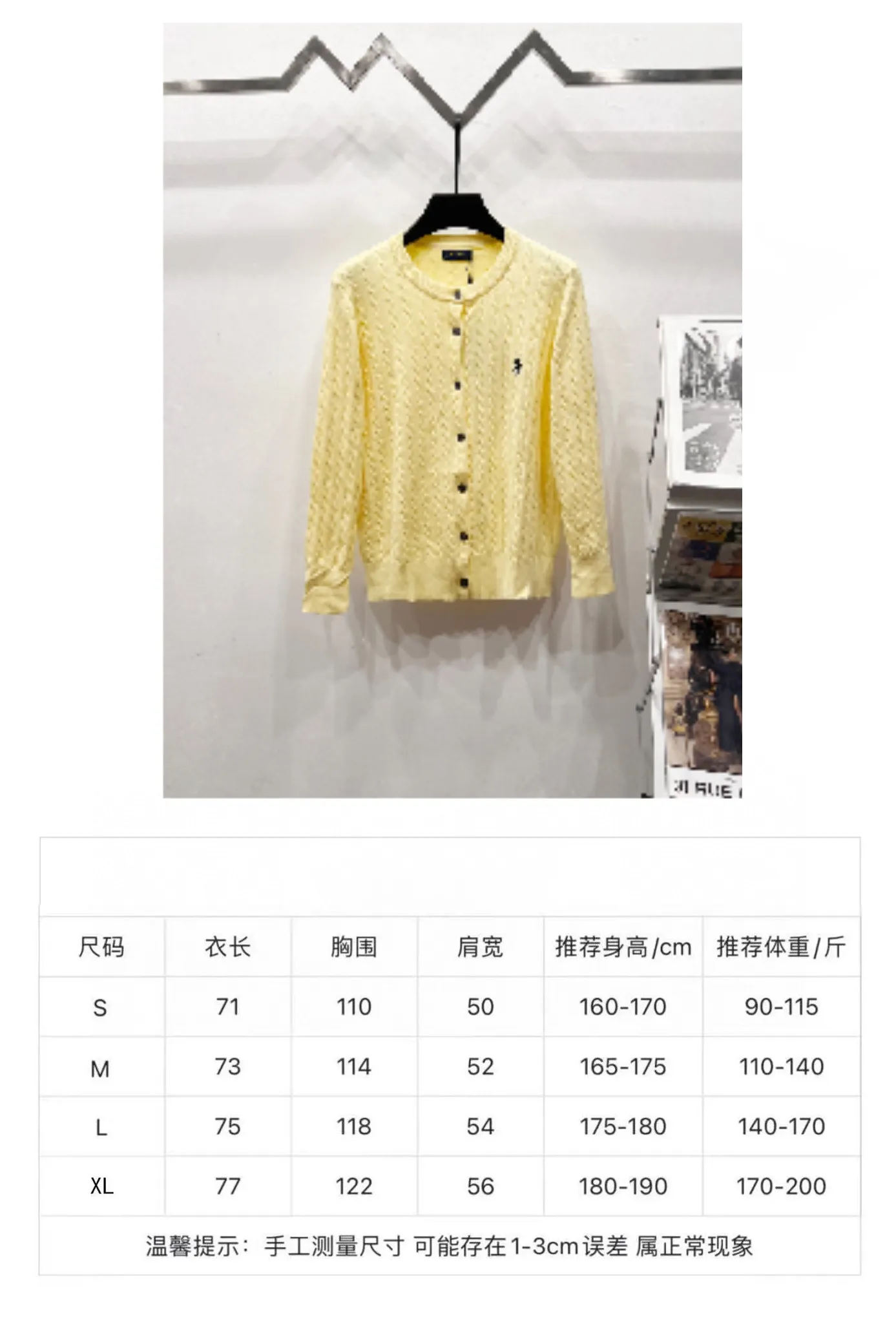 P180 Style number: (Q058) Ralph Lauren classic round neck solid color pony embroidered logo knitted cardigan long sleeves Ralph Lauren classic basic versatile twist knitted cardigan long sleeves Main supply platform live broadcast Wholesale entities Replenish when out of stock Not removed from the shelves Quality 1:1 version Complete three labels Correct version of pony logo Imported quality cotton yarn Focus on high-end Cost-effective Good quality Needless to say Zhao Lusi's same style is really amazing. It's so sweet. I'm so pretty. This cardigan is really good-looking. The upper body is simple and easy to wear. It's a must-have for goddess ootd. Good-looking clothes are never picky. A must-have in the wardrobe of goddesses. Size: S-XL. Color: black, apricot, gray, navy blue, red, white.